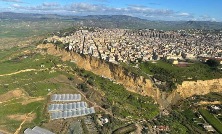 Niscemi rischia di crollare davanti a un vuoto enorme