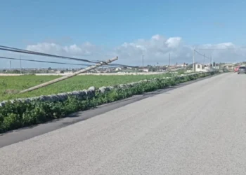 Modica, forte vento spezza pali Telecom