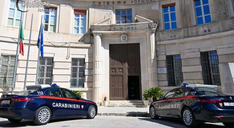 Ragusa, vessava la compagna 33enne in presenza di minori: arrestato