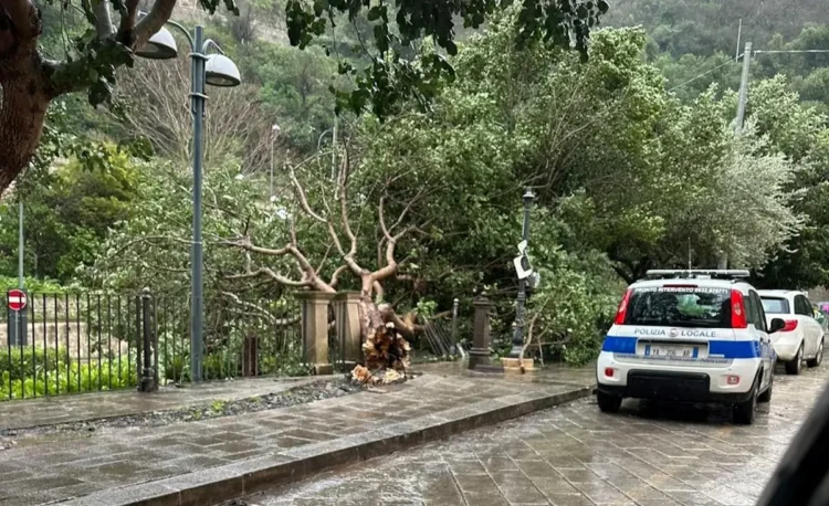Ragusa, emergenza Ciclone Harry: oltre 130 interventi della Polizia Locale