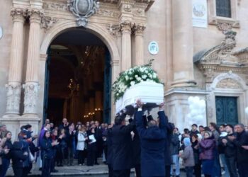 Ragusa, dolore e silenzio ai funerali di Flavio Dimartino: morto a 19 anni