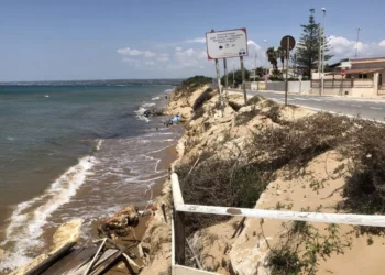 Ragusa, la costa iblea continua a scomparire