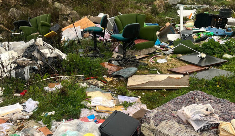 Discarica abusiva nell'area di via Anfuso e via Maria Scribano a Ragusa