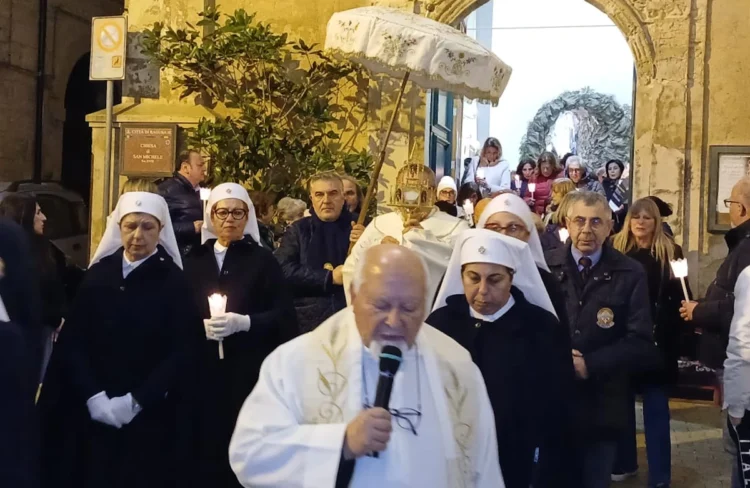 Ragusa, una processione ha chiuso le 15 visite alla Madonna di Lourdes