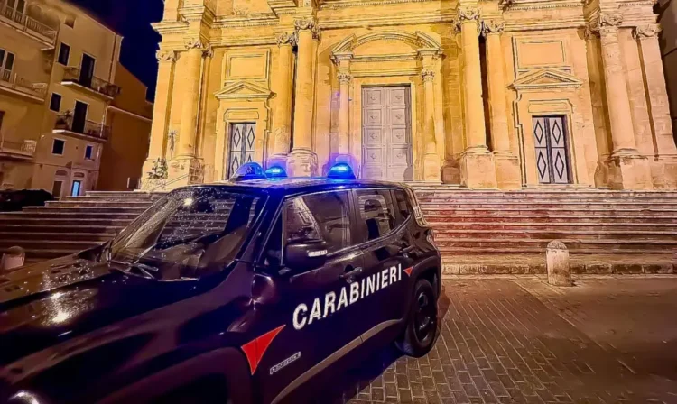 Ragusa: botte, estorsioni e minacce alla madre: arrestato 34enne ragusano
