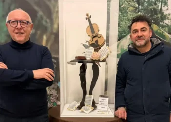 La scultura Omaggio a Vincenzo Bellini donata al Museo del Cioccolato di Modica