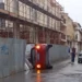 Incidente Vittoria: Fiat 500 si ribalta e si schianta contro un cantiere