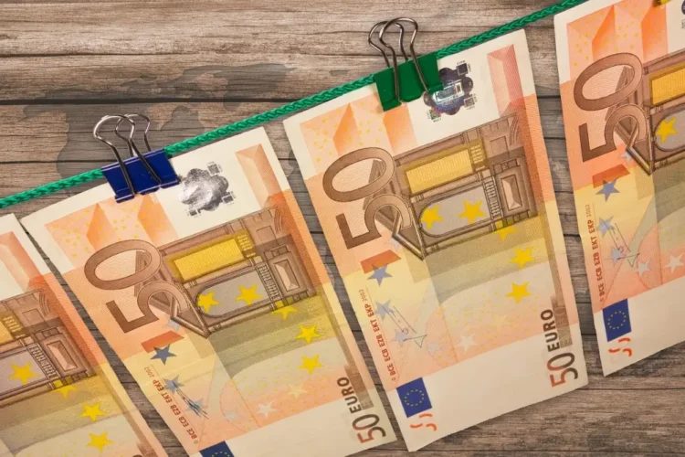 Come riconoscere banconote false da 50 euro: guida completa e aggiornata