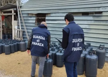 Ragusa, maxi sequestro di 117 bombole GPL: denunciato un uomo di Scicli