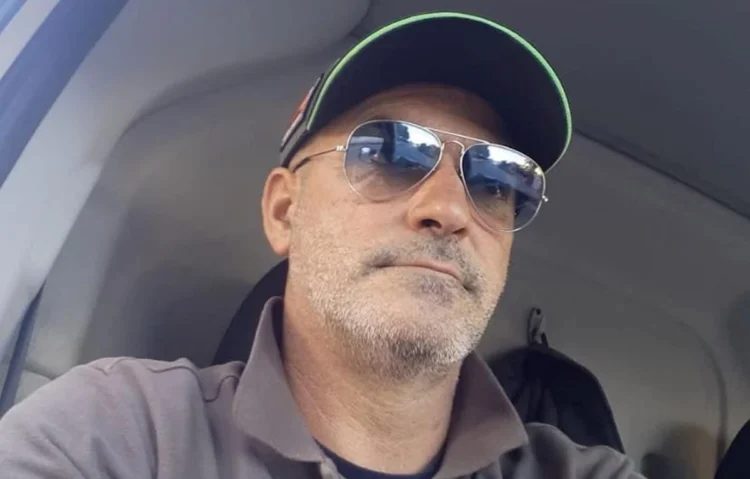 Cade dal primo piano mentre monta un condizionatore: muore Francesco Greco di 53 anni