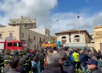 Pozzallo, funerali di Salvatore Floridia: vigile del fuoco morto a 42 anni
