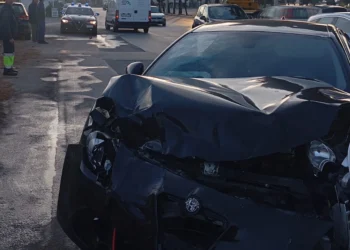 Incidente Vittoria, scontro tra auto davanti ex sede della Polizia Locale