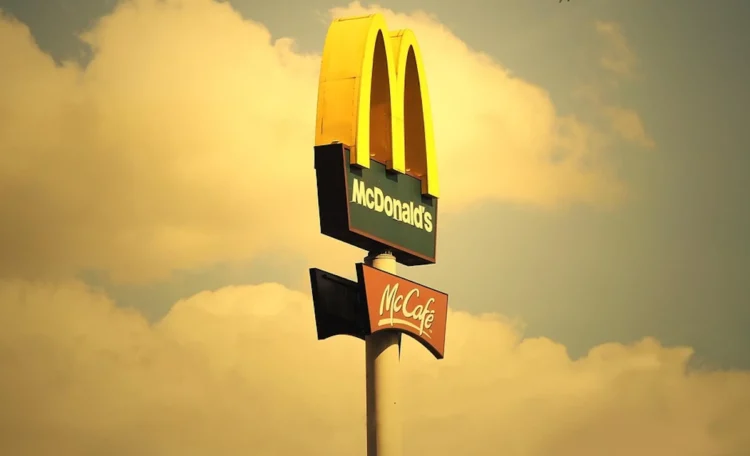 McDonald’s apre a Modica e cerca personale: ecco come fare domanda e requisiti