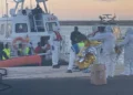 Pozzallo, sbarcati 21 migranti: alcuni casi di scabbia