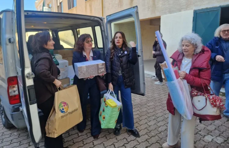 Niscemi, consegnati materiali didattici della raccolta promossa da FLC CGIL Ragusa e Caltanissetta