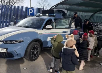 Ragusa: piccoli poliziotti in Questura