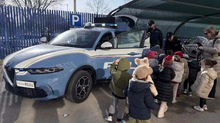 Ragusa: piccoli poliziotti in Questura