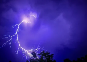 Maltempo nel weekend: saccatura atlantica porta piogge e temporali