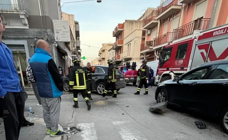 Vittoria, perde il controllo del Suv e investe due persone