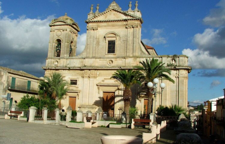 Il momento della svelata durante la Pasqua a Giarratana