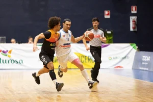 Azione di gioco durante il match tra Svincolati Milazzo e Virtus Ragusa