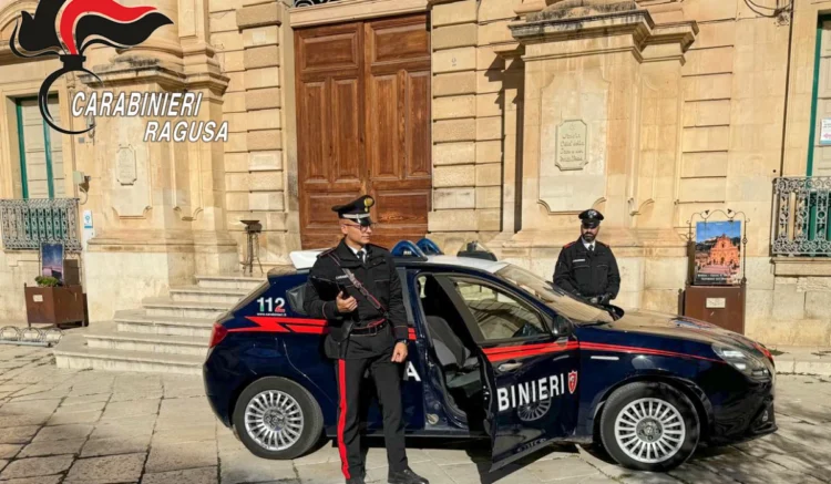 Scicli, girava le strade cittadine con un'ascia in mano: denunciato dai carabinieri