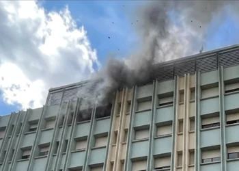 Fumo nero causato dall'incendio Ospedale Cannizzaro a Catania.