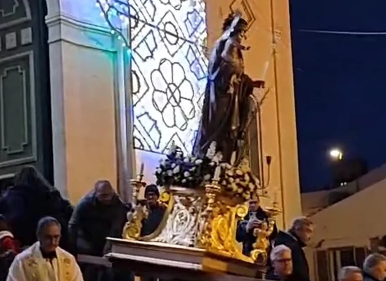 Il simulacro durante la festa di San Giuseppe a Marina di Ragusa