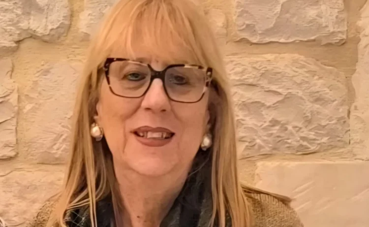 Scicli, l'arte di Vincenza Trovato invade Palazzo Busacca: "La materia come preghiera"