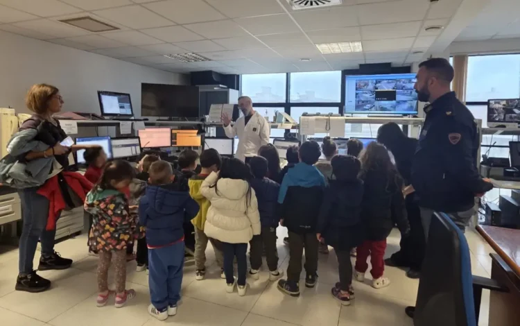Ragusa: piccoli poliziotti in visita alla Questura