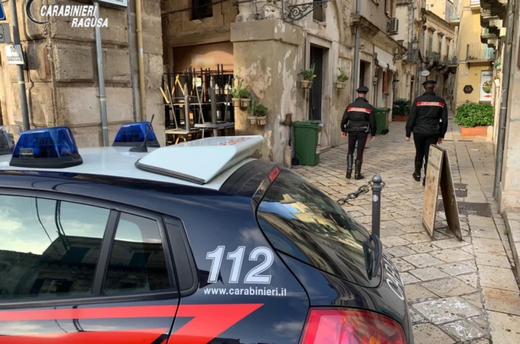 Pozzallo, evade dai domiciliari per compiere un furto: arrestato
