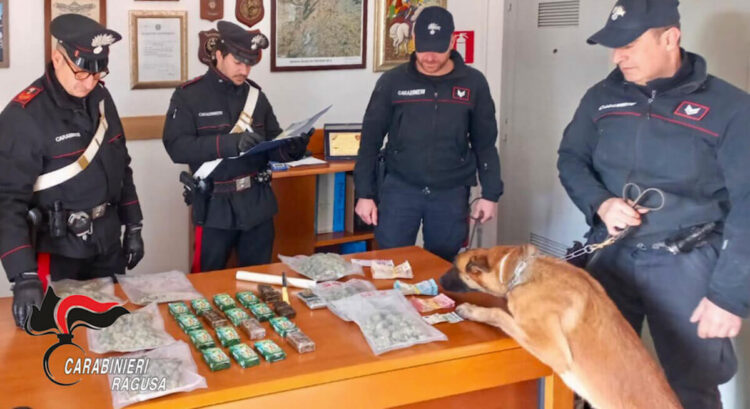 Ragusa, 24enne con 2 kg di droga e 7 mila euro: arrestato