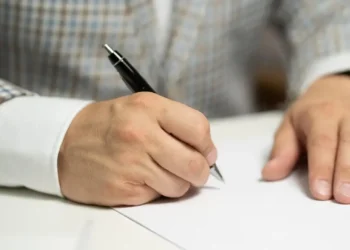 Ragusa, raccolta firme per la proposta di legge di iniziativa popolare su flussi migratori e natalità