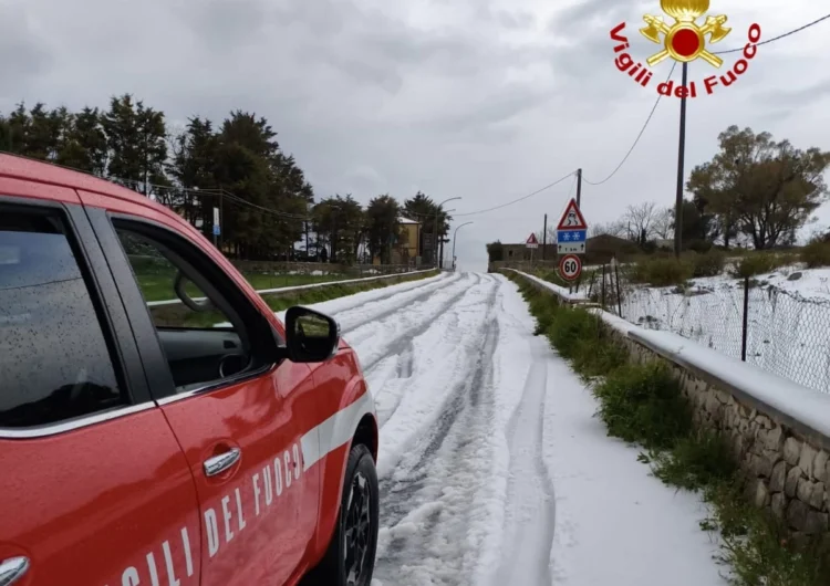 Maltempo a Monterosso Almo, forte grandinata sulla SP 10 e strada chiusa