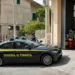Guardia di Finanza di Ragusa: auto di servizio davanti all'officina abusiva sequestrata a Modica