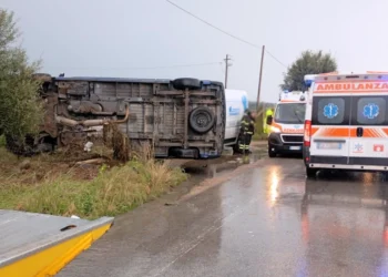 Incidente sulla Comiso Santa Croce Camerina, furgone si ribalta: 2 feriti
