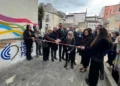 Celebrazione della Giornata Mondiale delle Malattie Rare a Ragusa con murale e panchina