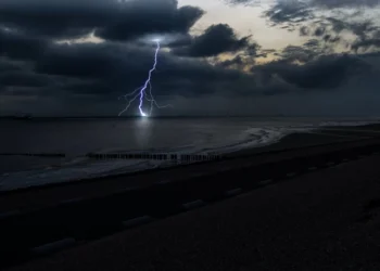 Immagine satellitare del maltempo ciclone mediterraneo in Sicilia con il vortice di bassa pressione sullo Ionio