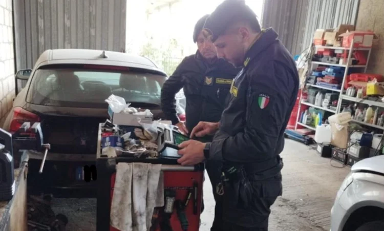 Modica, scoperta officina meccanica abusiva