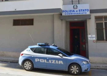 Modica, Polizia ferma auto con 4 persone a bordo, sequestrate dosi di hashish e marijuana