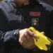 Ragusa, paura in via Colajanni: uomo brandisce coltello per strada: fermato col taser