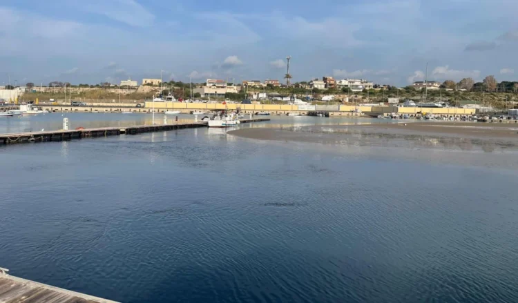 Pozzallo: intollerabili ritardi, occorre subito iniziare le operazioni di dragaggio del porto piccolo