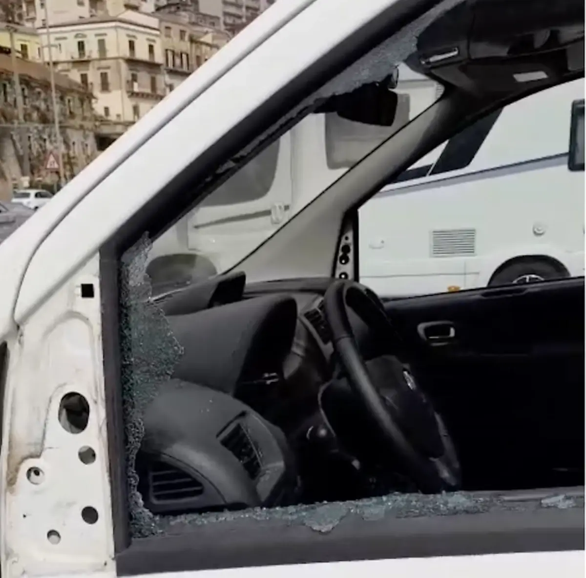 Modica, devastato il pulmino di casa Don Puglisi