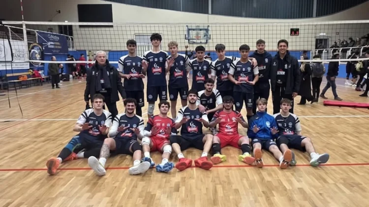 Volley Modica Next Gen in posa di gruppo sul campo di Messina dopo la vittoria al tie-break