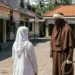 Banda Aceh durante una punizione corporale pubblica prevista dalla legge islamica della Sharia in Indonesia.