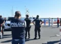 La Guardia di Finanza e la Squadra Mobile di Ragusa hanno fermato due cittadini egiziani accusati di aver condotto sessanta migranti sulle coste siciliane. www.quotidianodiragusa.it