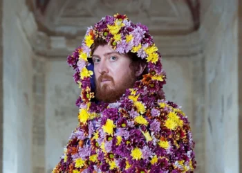 “Abbattimento – Il peso delle ombre”, performance dell’artista Sasha Vinci