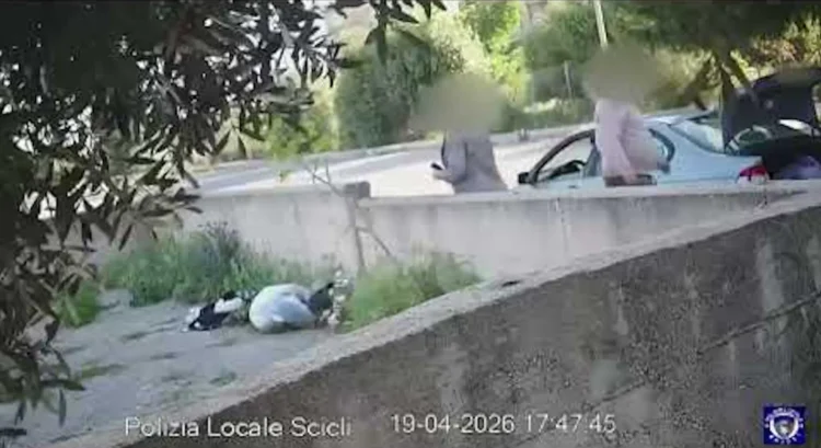 Telecamera di sicurezza urbana utilizzata per il contrasto all'abbandono di rifiuti a Scicli.