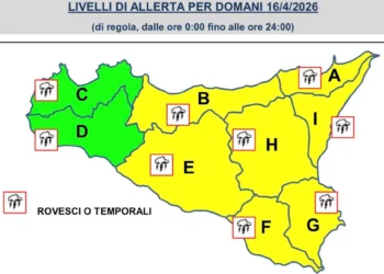 Cielo temporalesco e nuvole basse durante l'allerta maltempo in Sicilia