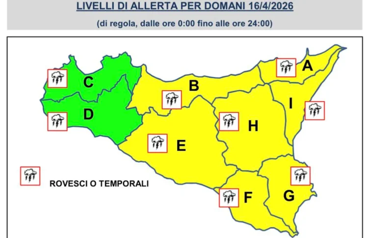 Cielo temporalesco e nuvole basse durante l'allerta maltempo in Sicilia